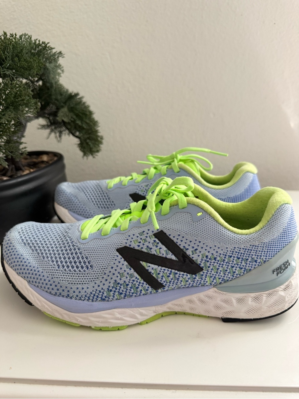 New Balance 880v10 women size 8 Light Blue and Neon Green Women's Athletic Shoes - Picture 4 of 8